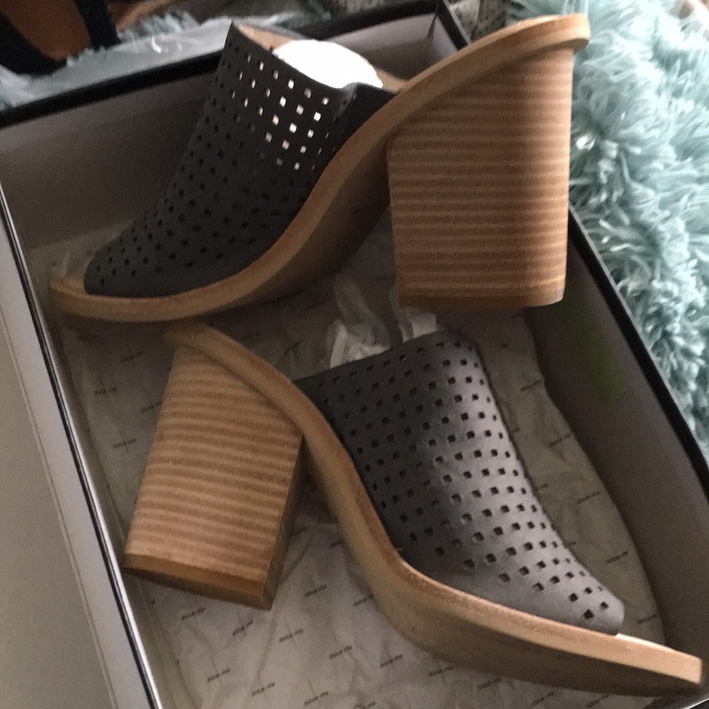 Dolce vita grey suede slip on heels beautiful